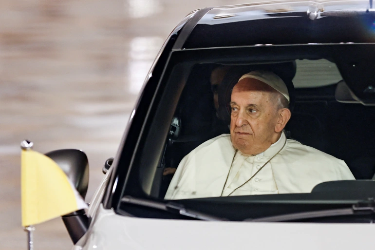 بابا الفاتيكان دعا البحرين إلى ضمان عدم انتهاك حقوق الإنسان (رويترز)