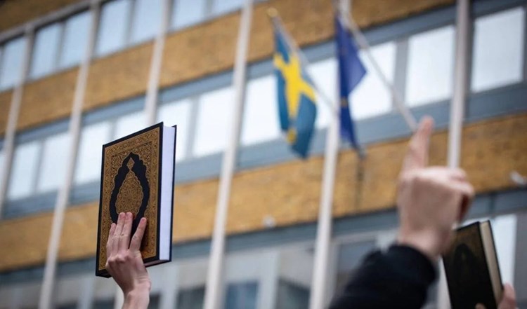 السويد تسحب الحماية عن حارق نسخة المصحف