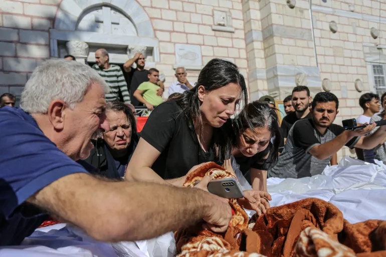 مسيحيو غزة يشيعون جثامين شهداء كنيسة برفيريوس