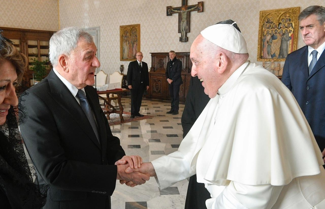 الرئيس العراقي يلتقي البابا فرنسيس في الفاتيكان
