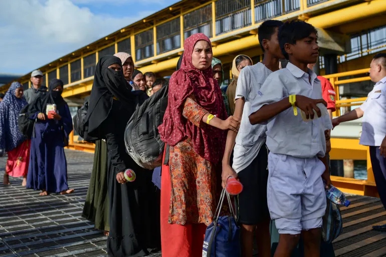 عشرات اللاجئين الروهينغا يصلون إلى إندونيسيا