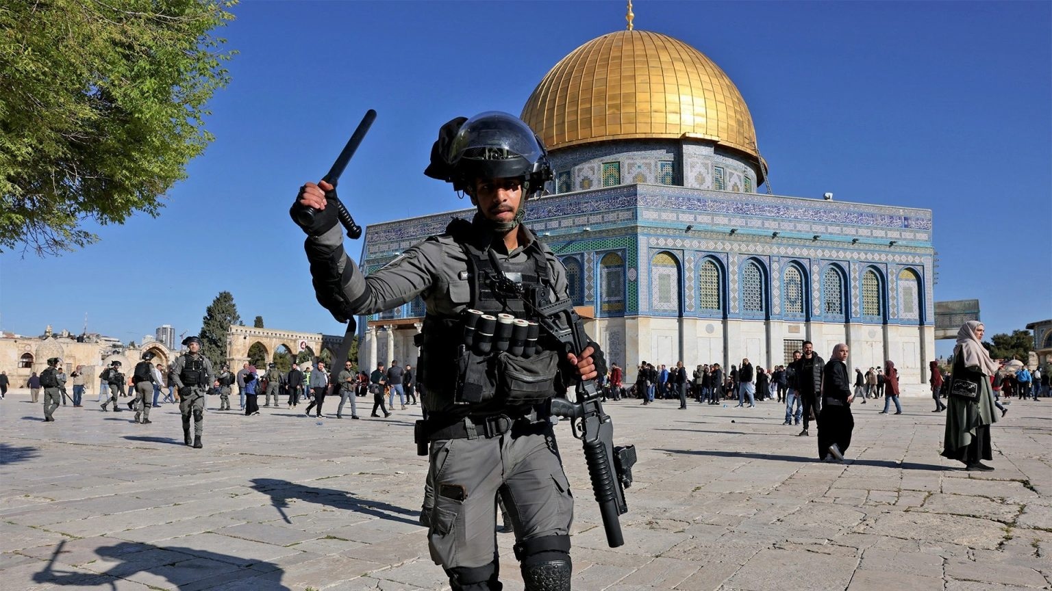 "حماس" تدعو لحماية المقدسات الإسلامية والمسيحية