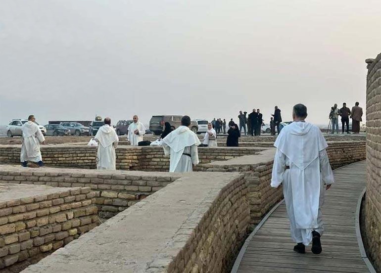 مسيحيون ينظمون قداسا من أجل السلام بمدينة أور التأريخية