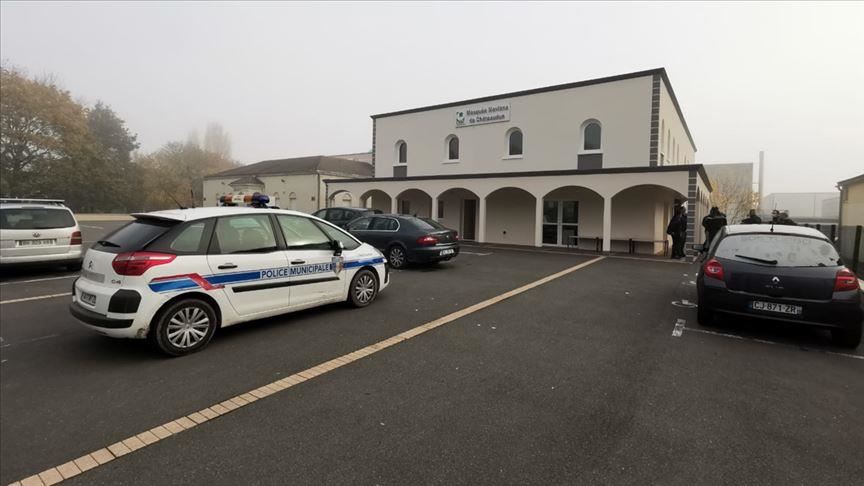 محاولة لحرق مسجد في فرنسا وتعليق مثير للجدل لوزير الداخلية