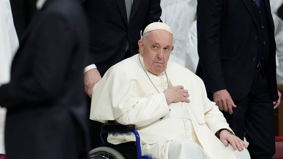البابا فرنسيس: فكرة إستقالتي واردة لكن لا أفكر بها حاليا
