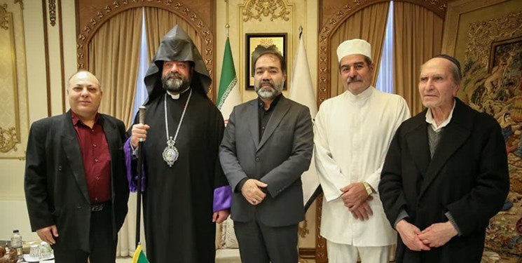 أسقف مسيحي: الثورة الإسلامية رفعت راية الدين في عصر العلمانية