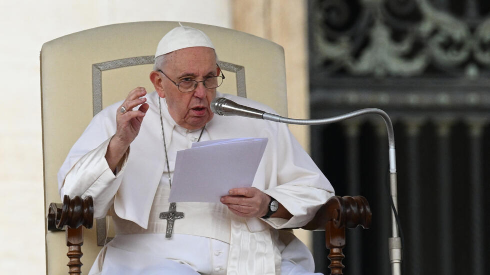 البابا فرنسيس يدعو إلى حل دبلوماسي للحرب الروسية الأوكرانية