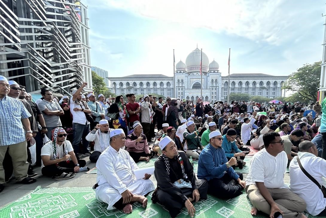 ماليزيا تبطل قوانين تستند للشريعة الإسلامية وردود فعل غاضبة