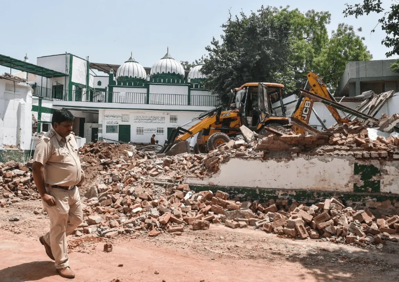 الهند تهدم مسجدا تأريخيا في العاصمة نيودلهي
