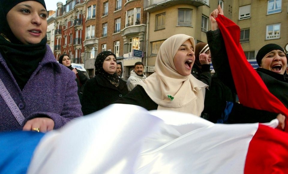 الإسلاموفوبيا تجبر الفرنسيات المسلمات على الهجرة