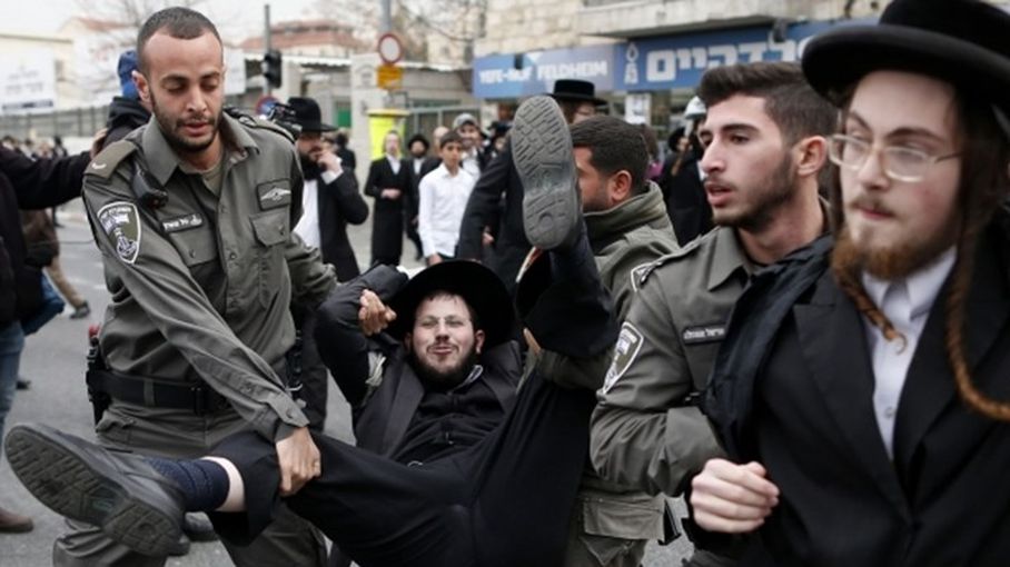 مظاهرات لليهود “الحريديم” رفضا للتجنيد بجيش الإحتلال