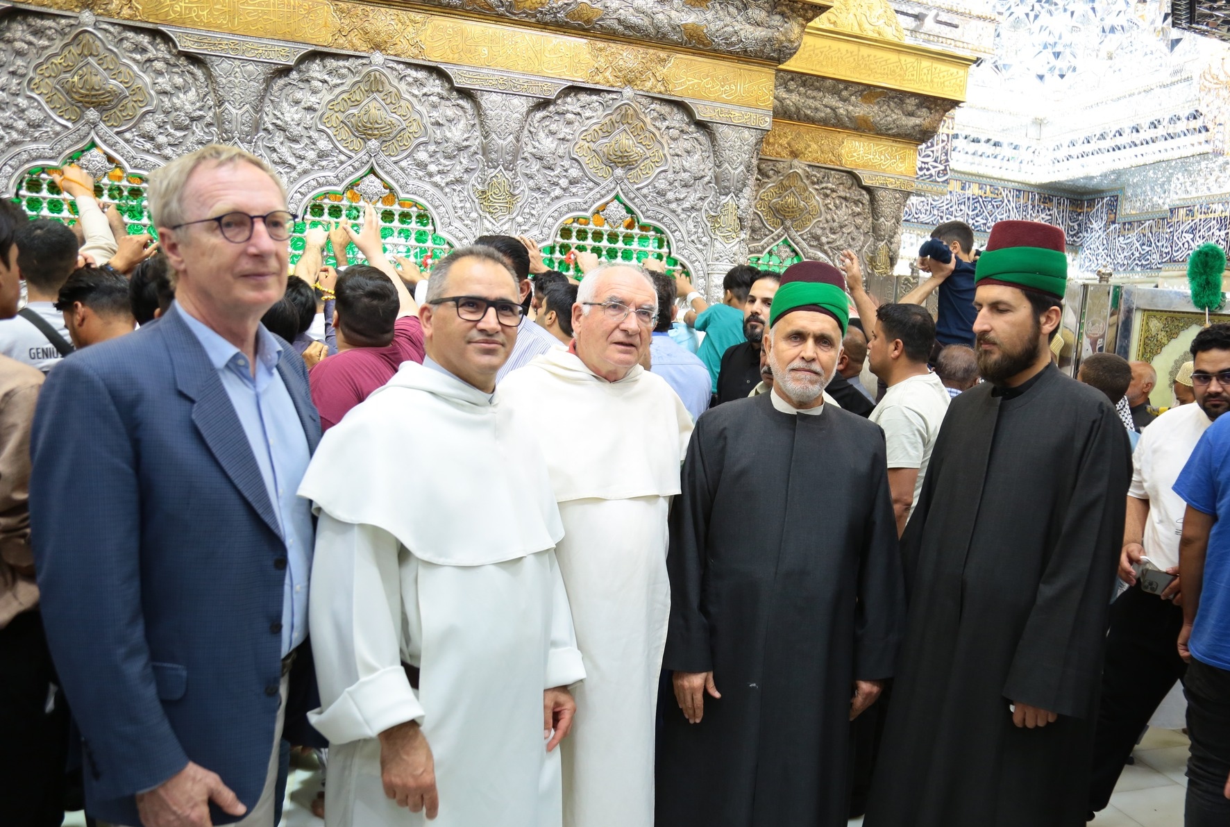وفد المجلس البابوي لحوار الاديان يزور مرقد الإمام الحسين